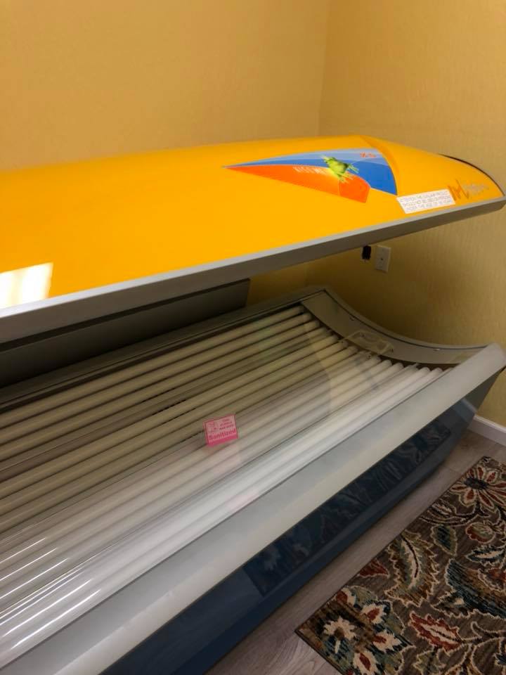 Soltron Kiss tanning bed